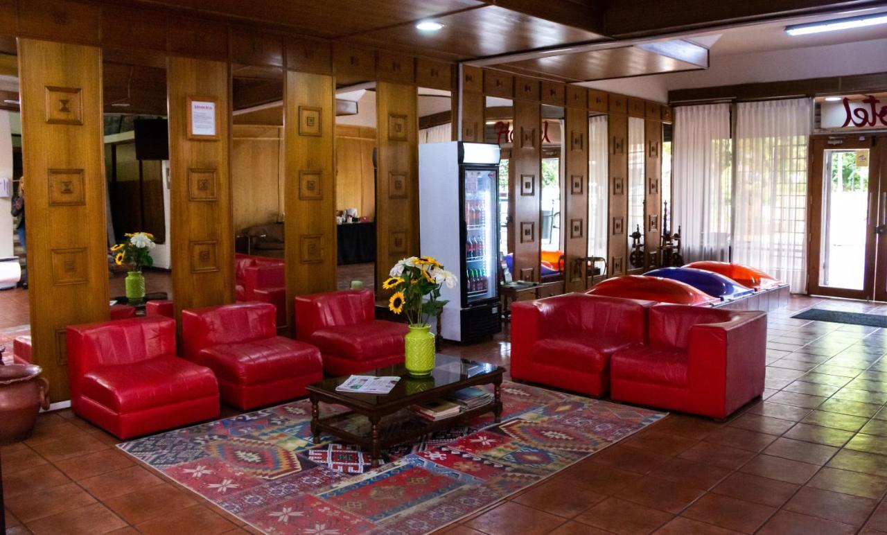 Hotel Gran Muso Los Ángeles Kültér fotó