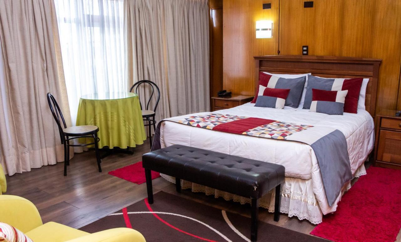 Hotel Gran Muso Los Ángeles Kültér fotó